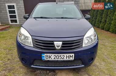 Хэтчбек Dacia Sandero 2009 в Ровно