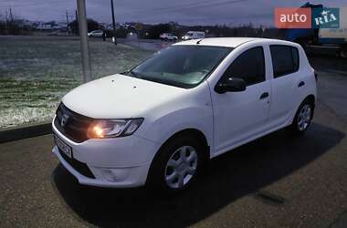 Хэтчбек Dacia Sandero 2014 в 