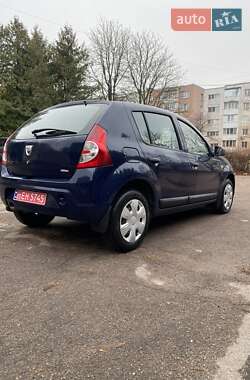 Хетчбек Dacia Sandero 2010 в Ніжині