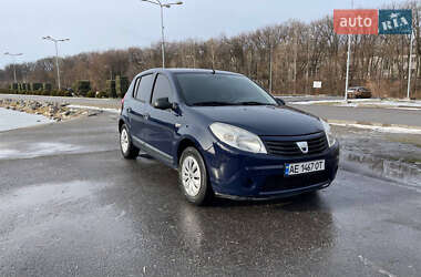 Хетчбек Dacia Sandero 2010 в Дніпрі