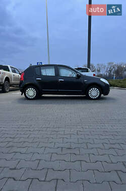 Хэтчбек Dacia Sandero 2009 в Черкассах