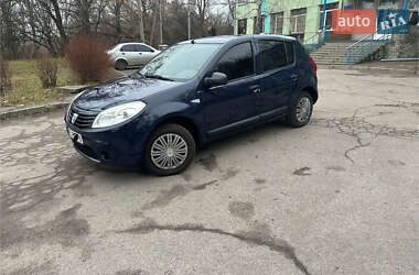 Хэтчбек Dacia Sandero 2010 в Днепре