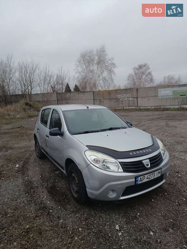 Хэтчбек Dacia Sandero 2010 в Запорожье