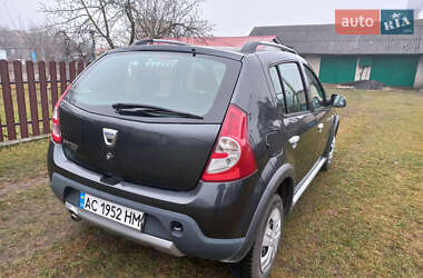 Хэтчбек Dacia Sandero 2010 в Маневичах