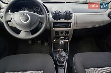 Хэтчбек Dacia Sandero 2009 в Калиновке