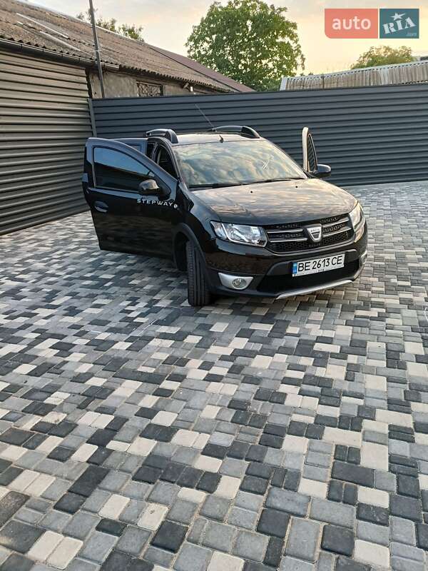 Внедорожник / Кроссовер Dacia Sandero 2013 в Николаеве