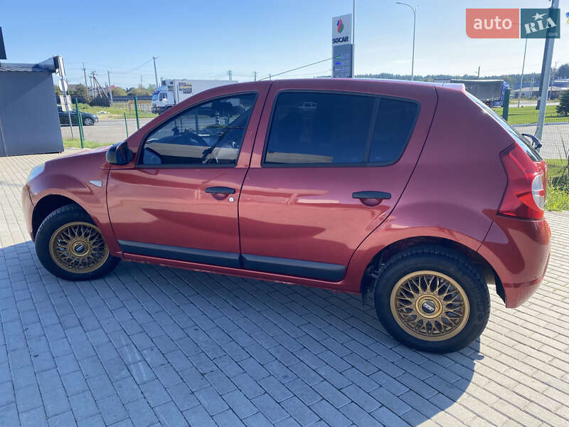 Хэтчбек Dacia Sandero 2012 в Львове