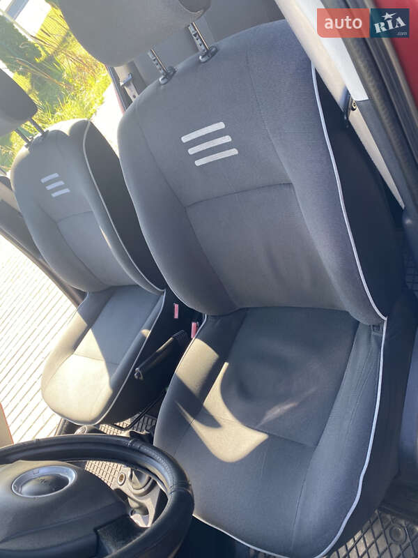 Хэтчбек Dacia Sandero 2012 в Львове