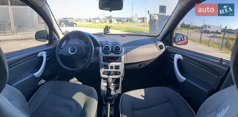 Хэтчбек Dacia Sandero 2012 в Львове
