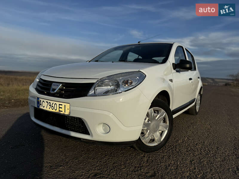 Хэтчбек Dacia Sandero 2011 в Захарьевке