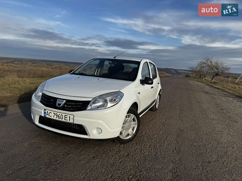 Хетчбек Dacia Sandero 2011 в Захарівці