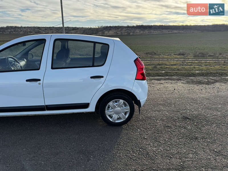 Хетчбек Dacia Sandero 2011 в Захарівці