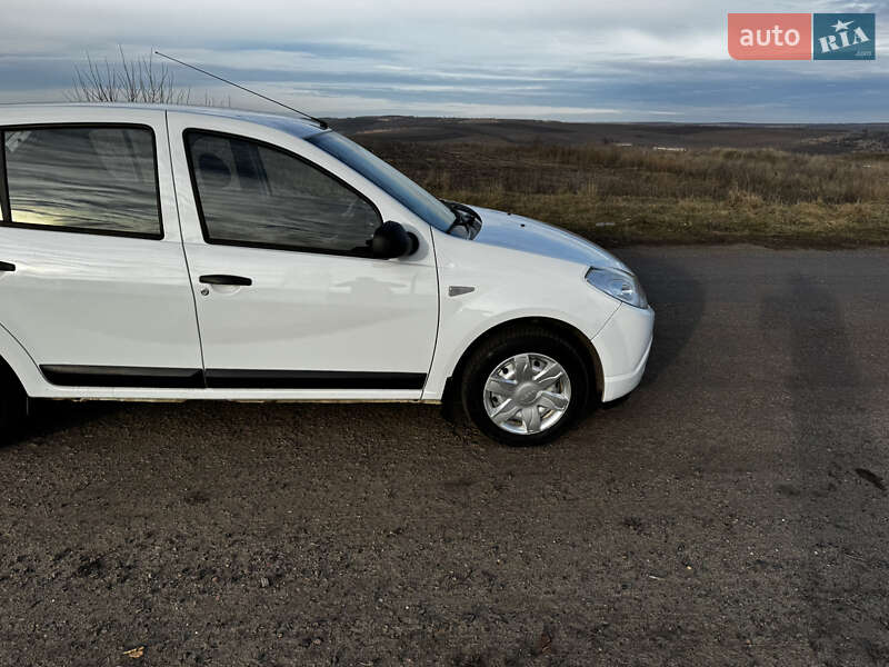Хетчбек Dacia Sandero 2011 в Захарівці