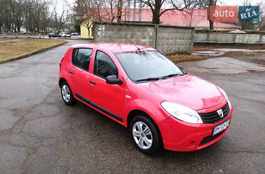 Хэтчбек Dacia Sandero 2009 в Ромнах