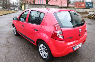 Хэтчбек Dacia Sandero 2009 в Ромнах