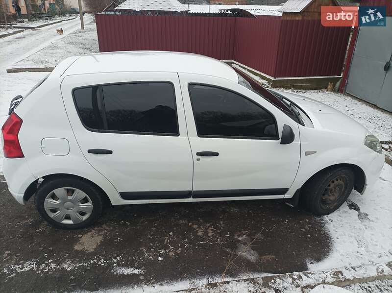 Хетчбек Dacia Sandero 2008 в Липовій Долині