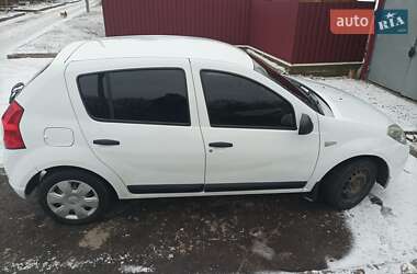 Хэтчбек Dacia Sandero 2008 в Липовой Долине