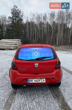 Хетчбек Dacia Sandero 2011 в Сарнах