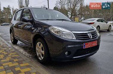 Хэтчбек Dacia Sandero 2009 в Чернигове