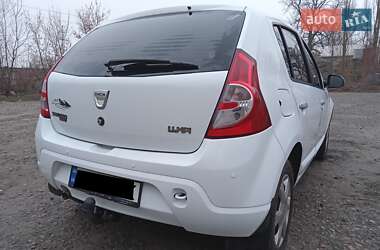 Хетчбек Dacia Sandero 2009 в Сумах