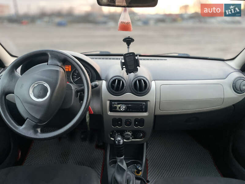 Хетчбек Dacia Sandero 2009 в Рівному