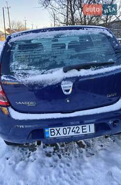 Хэтчбек Dacia Sandero 2009 в 