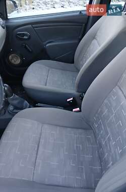 Хэтчбек Dacia Sandero 2009 в 