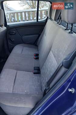 Хэтчбек Dacia Sandero 2009 в 