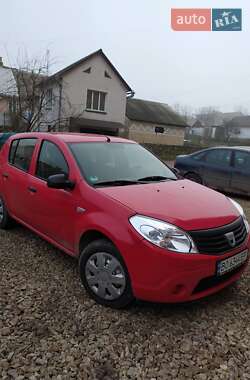 Хетчбек Dacia Sandero 2009 в Волочиську