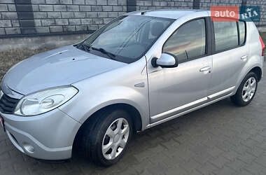 Хетчбек Dacia Sandero 2008 в Рівному