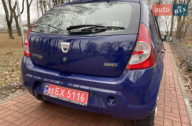 Хэтчбек Dacia Sandero 2009 в Хороле