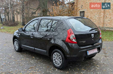 Хэтчбек Dacia Sandero 2009 в Умани