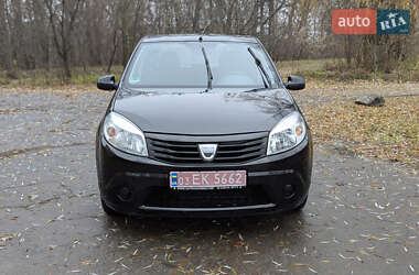 Хэтчбек Dacia Sandero 2009 в Умани