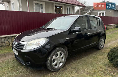 Хэтчбек Dacia Sandero 2009 в Ивано-Франковске