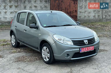 Хетчбек Dacia Sandero 2009 в 