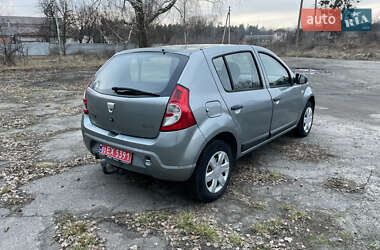 Хетчбек Dacia Sandero 2009 в 