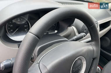 Хетчбек Dacia Sandero 2009 в 