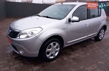 Хетчбек Dacia Sandero 2010 в Кривому Розі