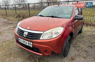 Хетчбек Dacia Sandero 2009 в Києві