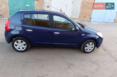 Хэтчбек Dacia Sandero 2009 в 