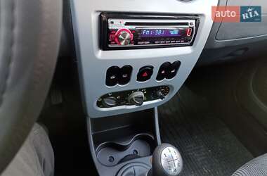 Хэтчбек Dacia Sandero 2009 в 