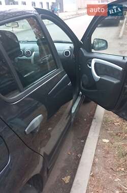 Хэтчбек Dacia Sandero 2009 в 