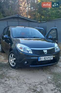 Хэтчбек Dacia Sandero 2009 в 