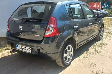 Хэтчбек Dacia Sandero 2009 в 