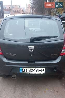 Хэтчбек Dacia Sandero 2009 в 