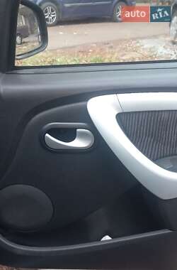 Хэтчбек Dacia Sandero 2009 в 