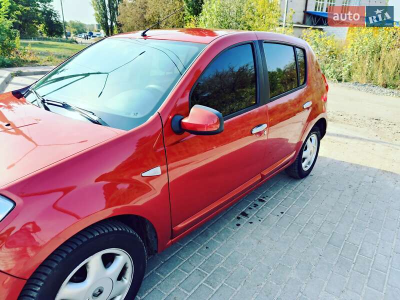Хетчбек Dacia Sandero 2010 в Житомирі