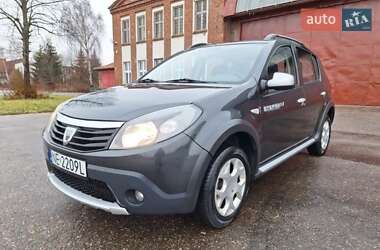 Хэтчбек Dacia Sandero 2010 в Одессе