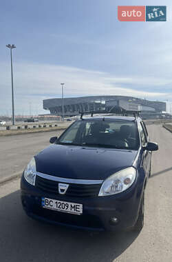 Хэтчбек Dacia Sandero 2008 в Львове