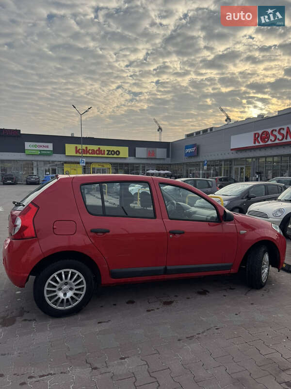Хэтчбек Dacia Sandero 2009 в Киеве